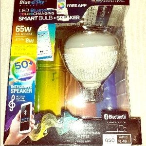 Blue sky Bluetoothspeaker light changing bulb